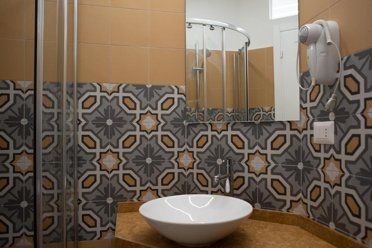 לינה וארוחת בוקר קרוטונה Palazzotto 902 מראה חיצוני תמונה