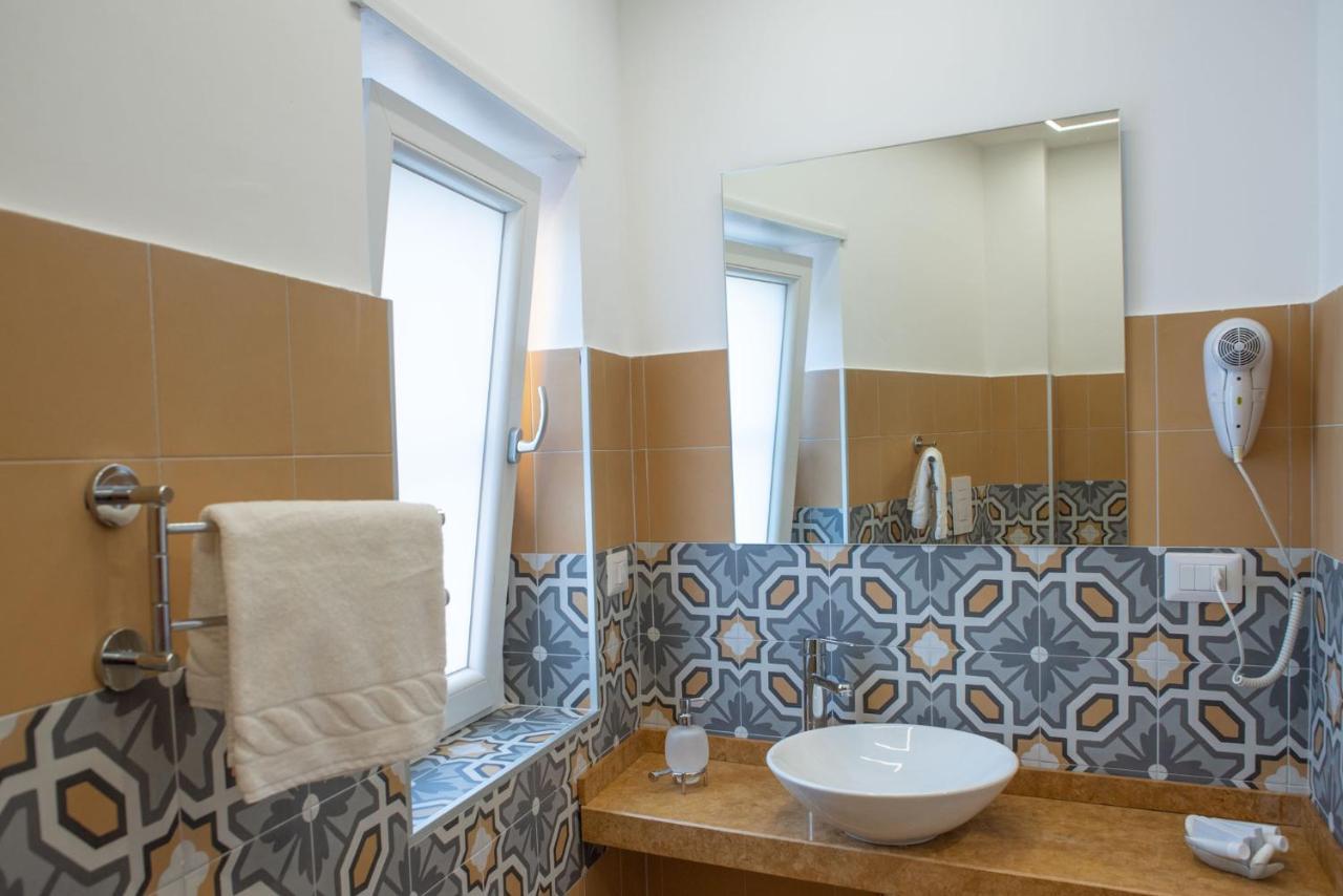 לינה וארוחת בוקר קרוטונה Palazzotto 902 מראה חיצוני תמונה